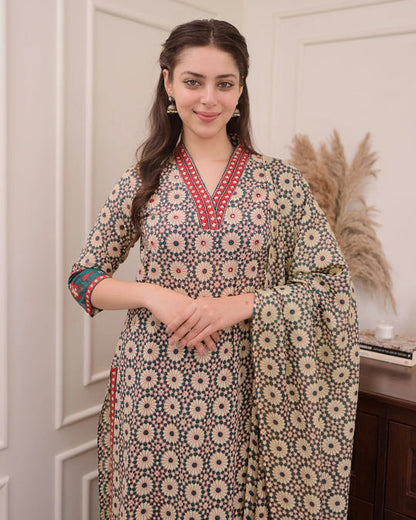 Women Viscose Light Green Kurta And Pant Set With Dupatta