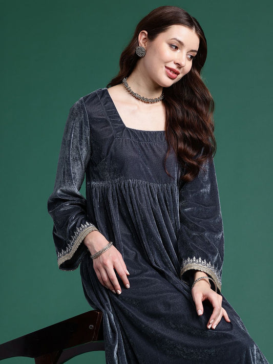 Dhiyona SN Women's Velvet Empire Kurta with Trousers