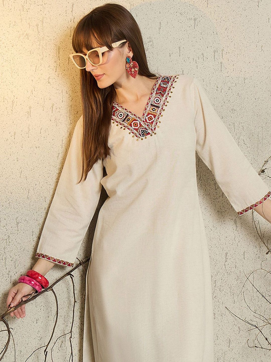 Dhiyona IE Women Embroidered V-Neck Top and Trousers Co-Ords