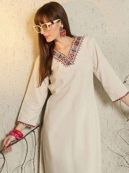 Dhiyona IE Women Embroidered V-Neck Top and Trousers Co-Ords