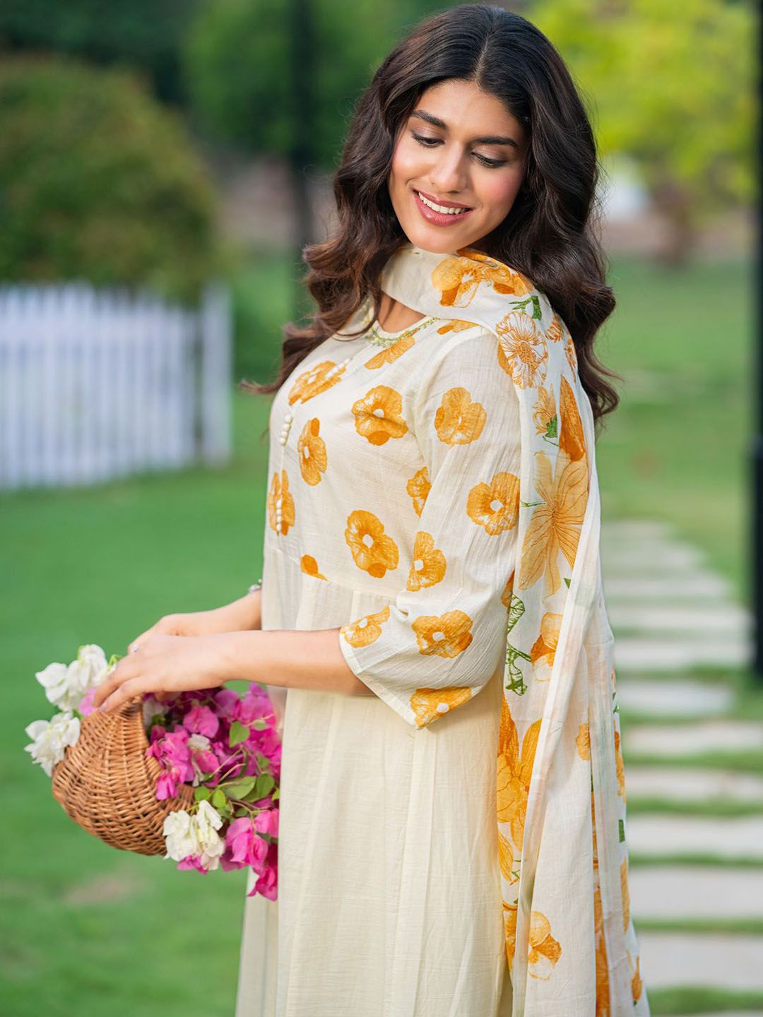 Women Floral Printed Regular Pure Cotton Kurta with Trousers & Dupatta