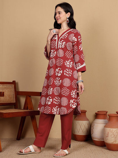 Dhiyona VA Women'sGeometric Printed V-Neck Straight Kurta With Trousers
