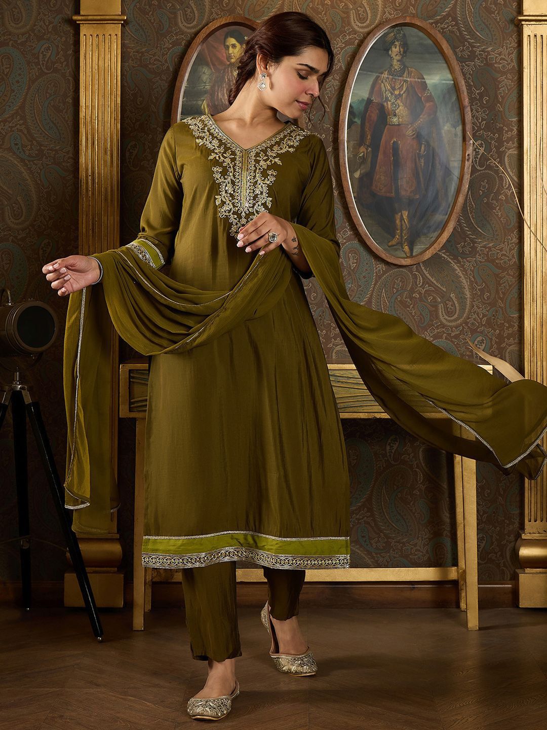 Dhiyona IE Floral Embroidered Thread Work V Neck Kurta With Trousers & Dupatta