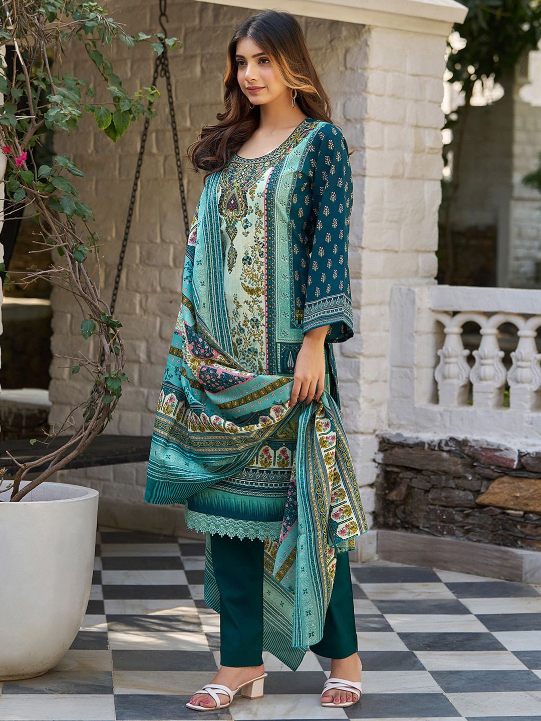 Dhiyona VA Women's Floral Printed Regular Beads and Stones Kurta with Trousers & With Dupatta
