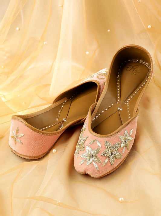 Dhiyona HOP Women Embellished Mojaris