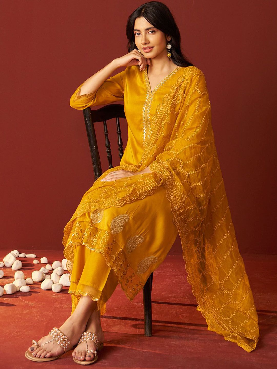 Dhiyona IE Women Floral Embroidered Kurta with Trousers & Dupatta