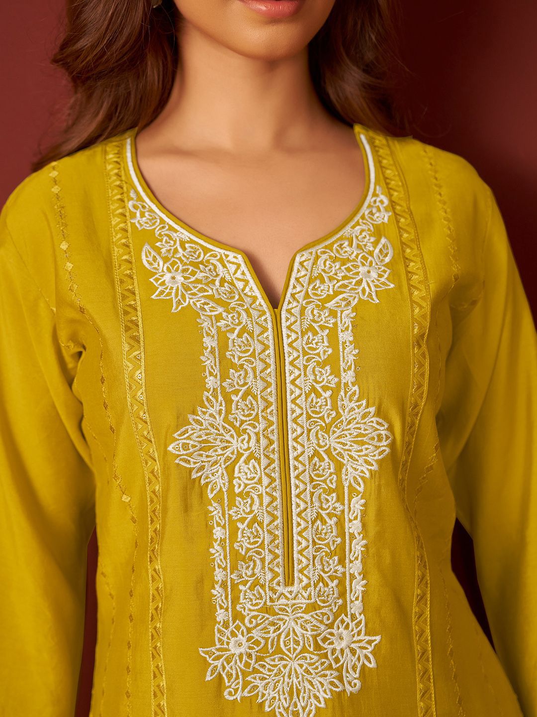 Women Ethnic Motifs Embroidered Regular Thread Work Kurta Set