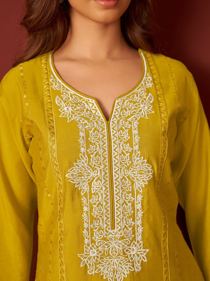 Women Ethnic Motifs Embroidered Regular Thread Work Kurta Set