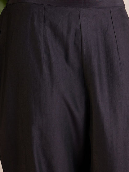 Dhiyona IE Women Yoke Design Empire Thread Work Liva Kurta with Trousers