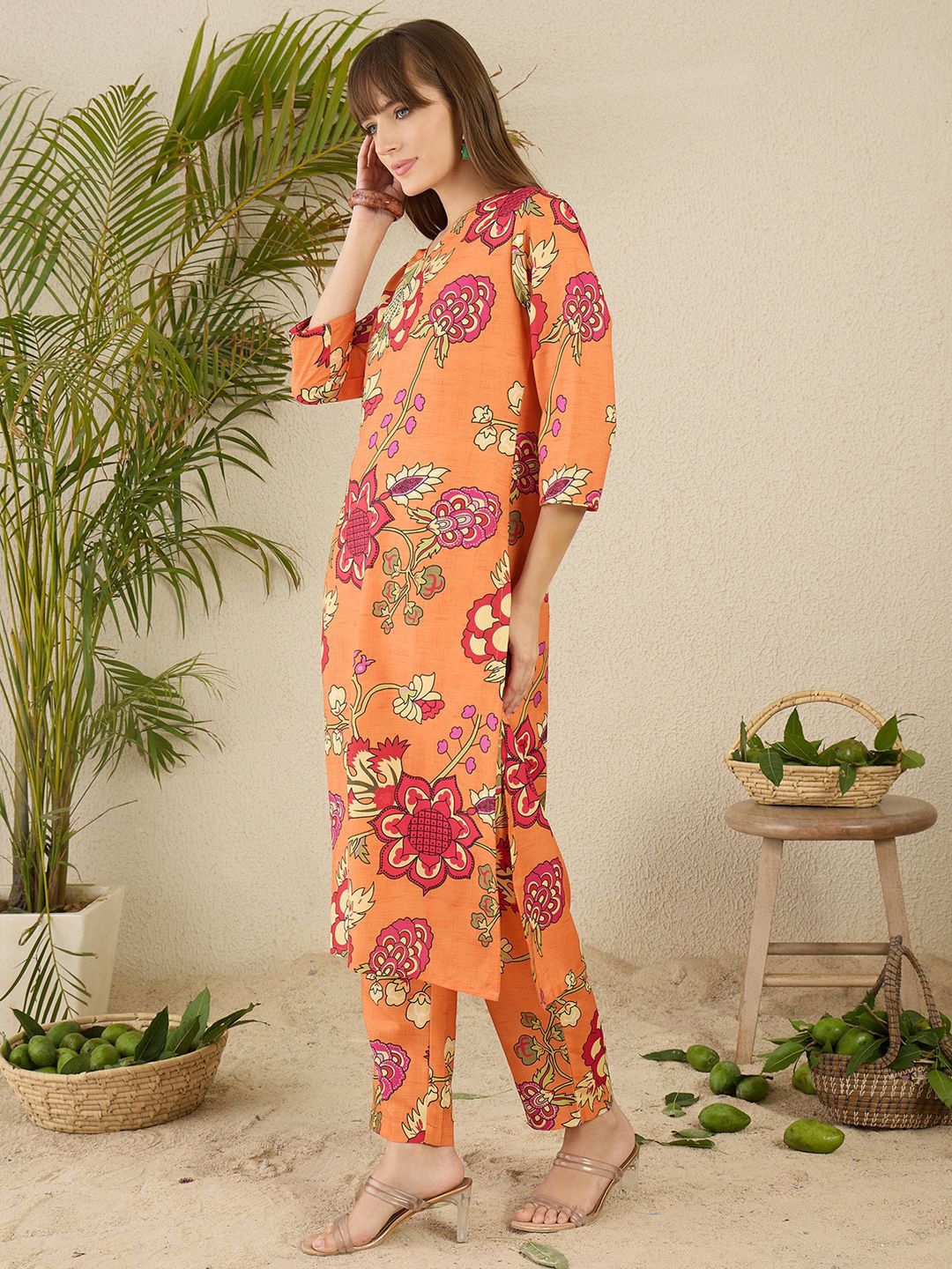 Dhiyona IE Floral Screen Printed V-Neck Straight Kurta With Trousers