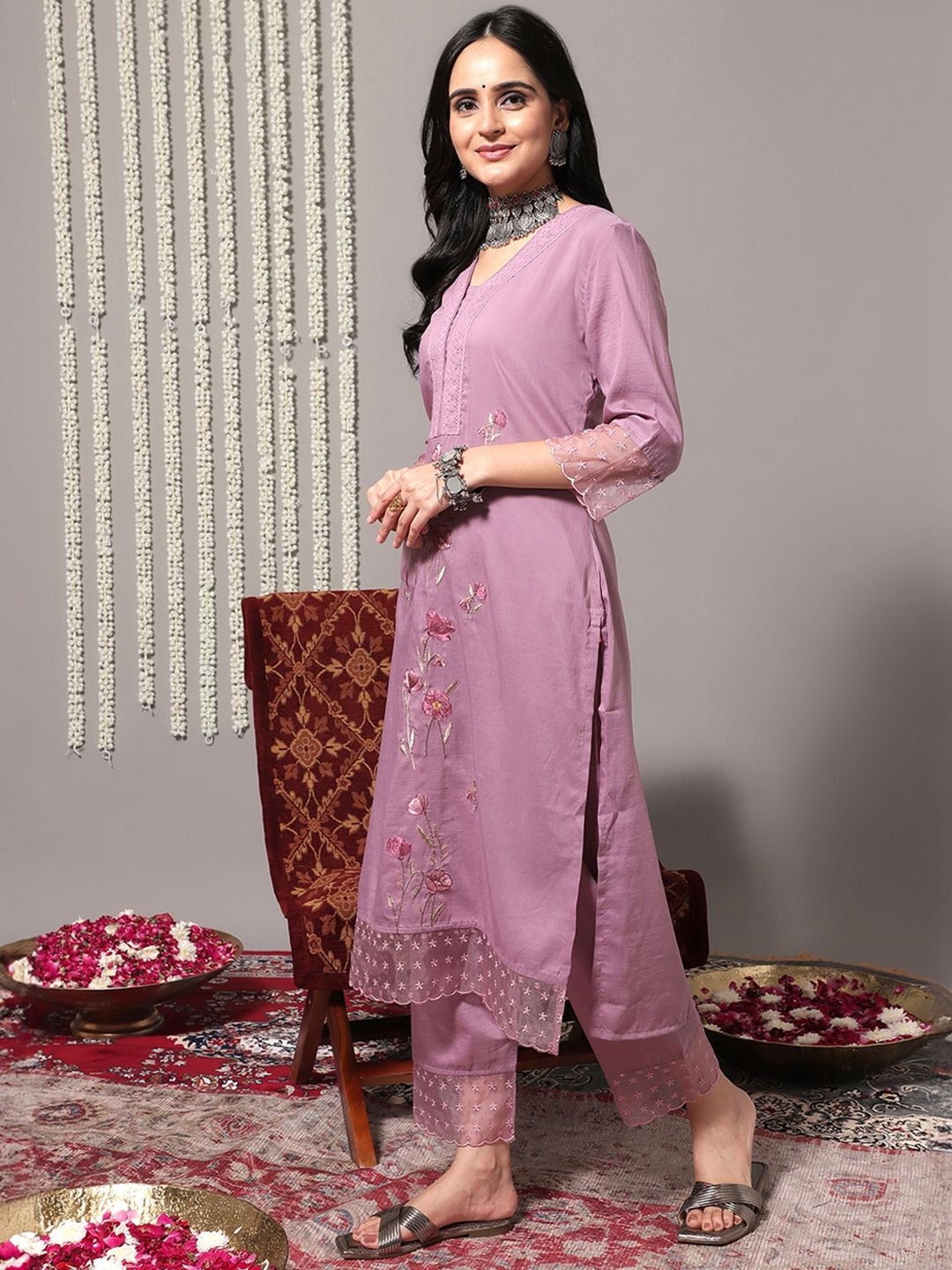 Dhiyona VA Women'sFloral Embroidered Thread Work Detail Straight Kurta & Trousers With Dupatta