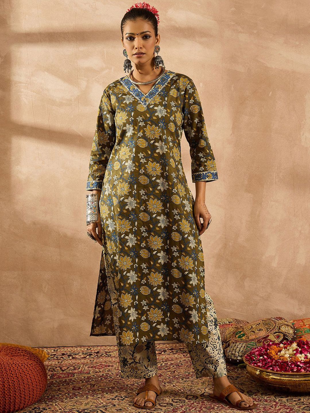 Dhiyona IE Women Floral Printed Regular Pure Cotton Kurta with Trousers & With Dupatta