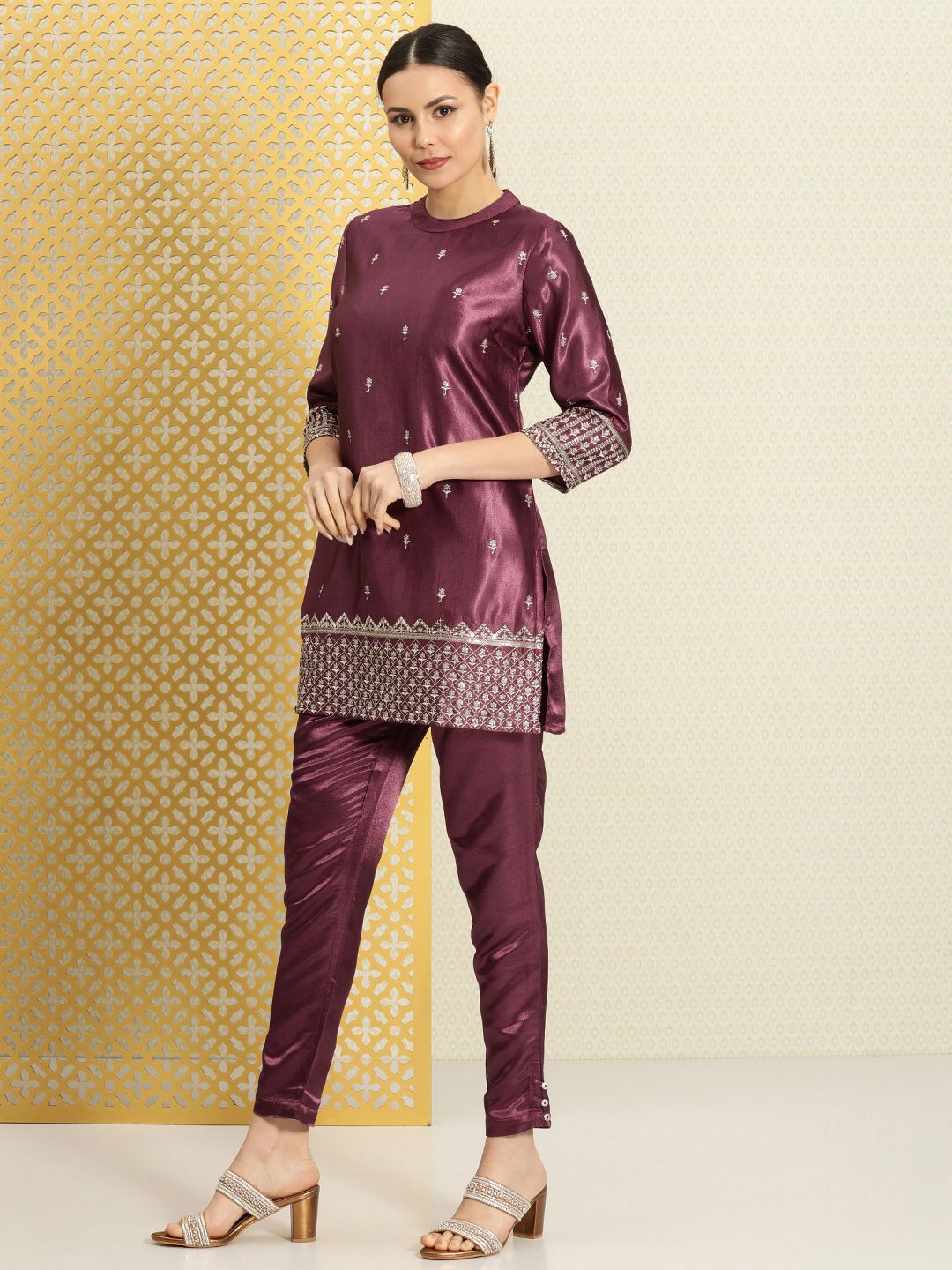 Dhiyona PD Women Women Jashn Round Neck Sequinned Aari Work Kurti With Trouser
