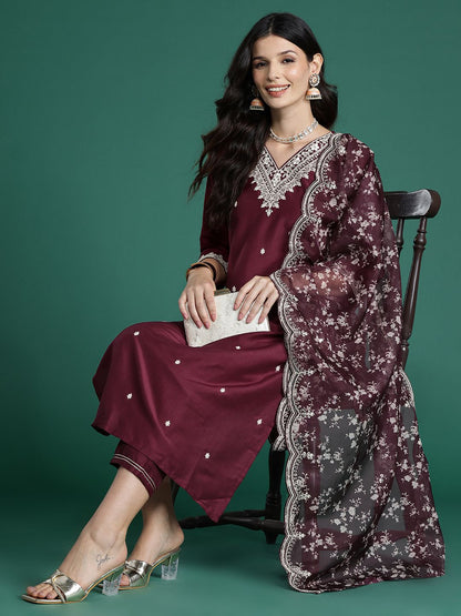 Women Floral Embroidered Thread Work Kurta with Trousers & Dupatta