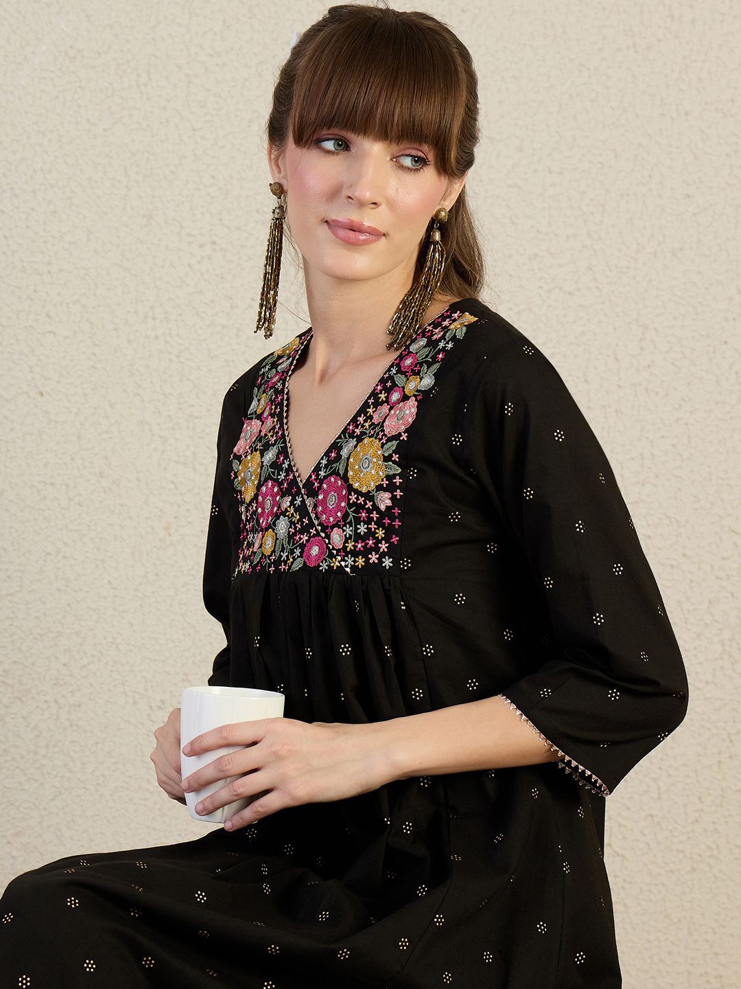 Dhiyona IE Women Embroidered Thread Work Pure Cotton Kurta with Trousers