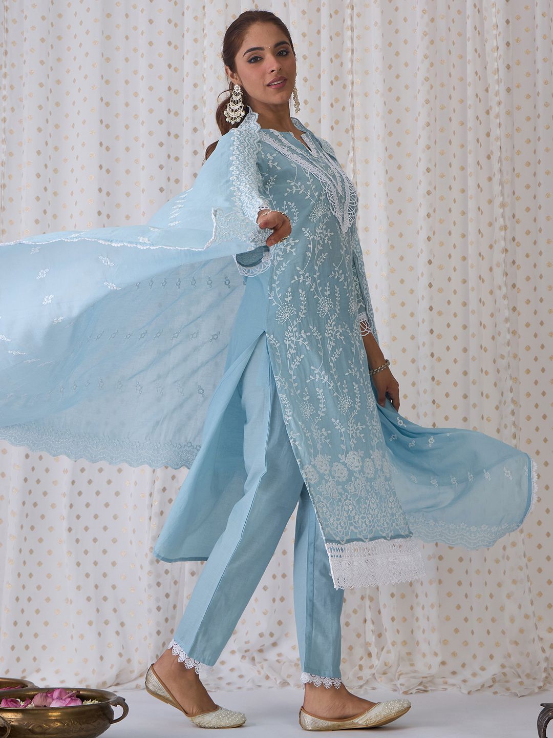 Floral Embroidered Regular Thread Work Pure Cotton Kurta with Trousers & Dupatta