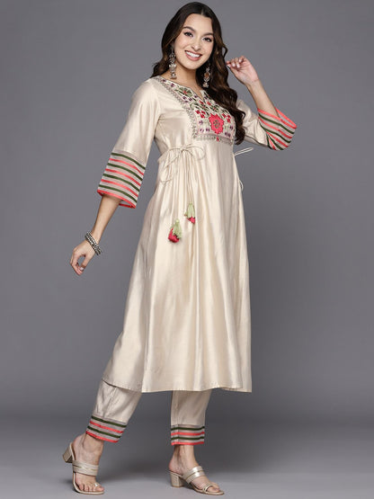 Dhiyona IE Women Floral Embroidered Thread Work Liva Kurta With Trousers