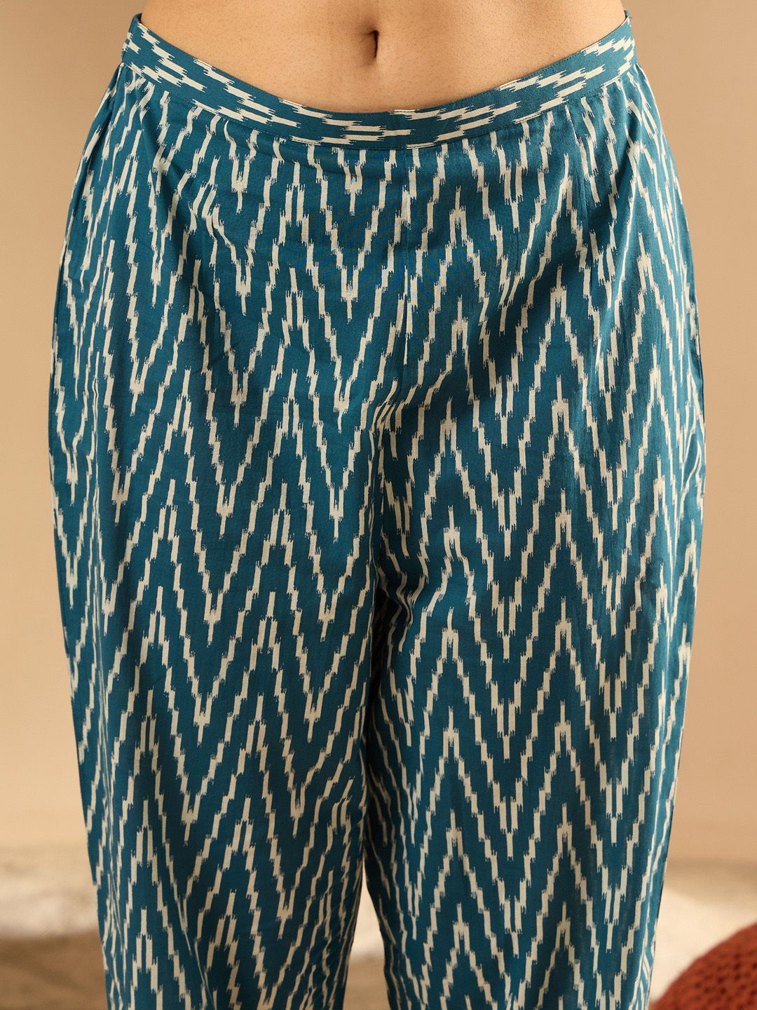 Women Printed Pleated Pure Cotton Kurta with Trousers