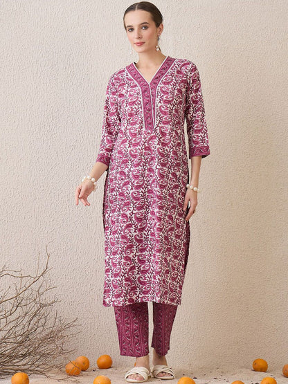 Dhiyona IE Paisley Printed V-Neck Pure Cotton Straight Kurta With Trousers