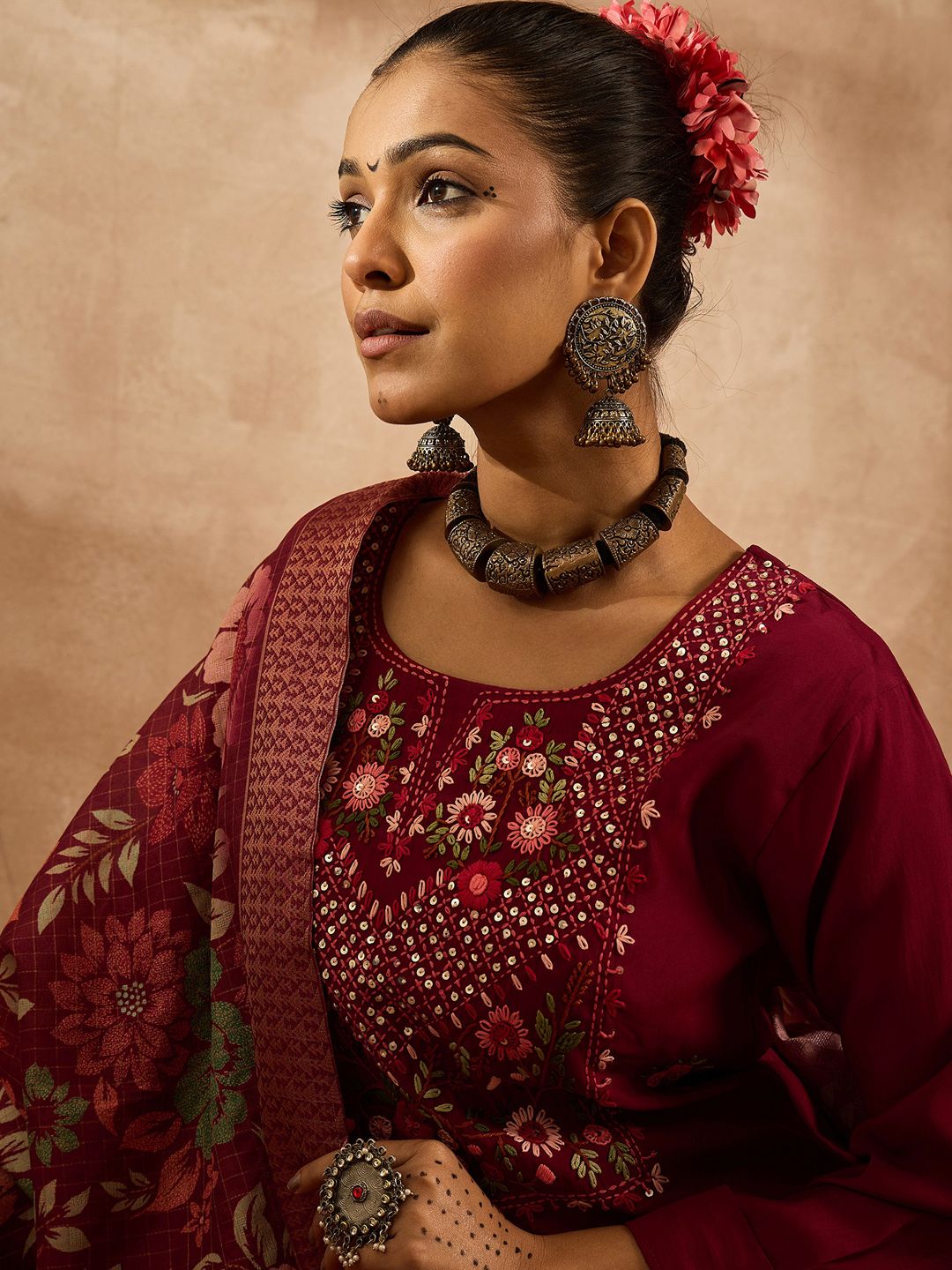 Dhiyona IE Women Floral Embroidered Regular Thread Work Kurta with Trousers & With Dupatta