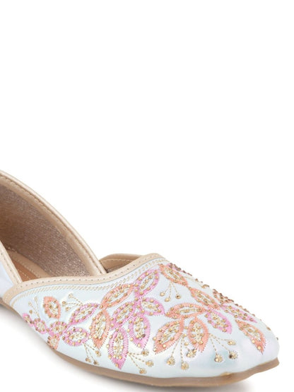 Dhiyona AK Embroidered Mojaris