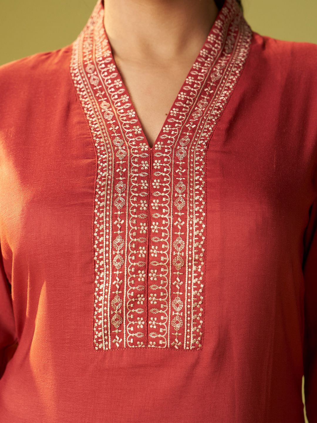 Dhiyona IE Women Floral Embroidered Kurta with Trousers & Dupatta