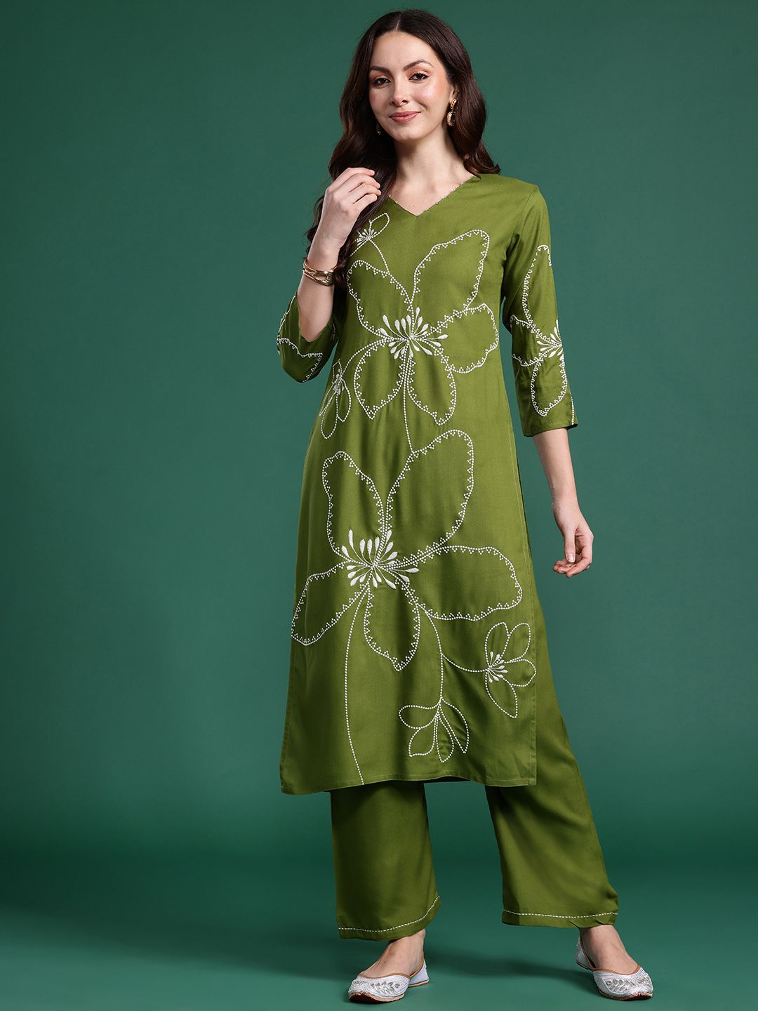 Dhiyona IE Women Floral Embroidered Thread Work Kurta with Palazzos