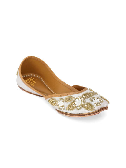 Dhiyona HOP Embroidered Ethnic Mojaris