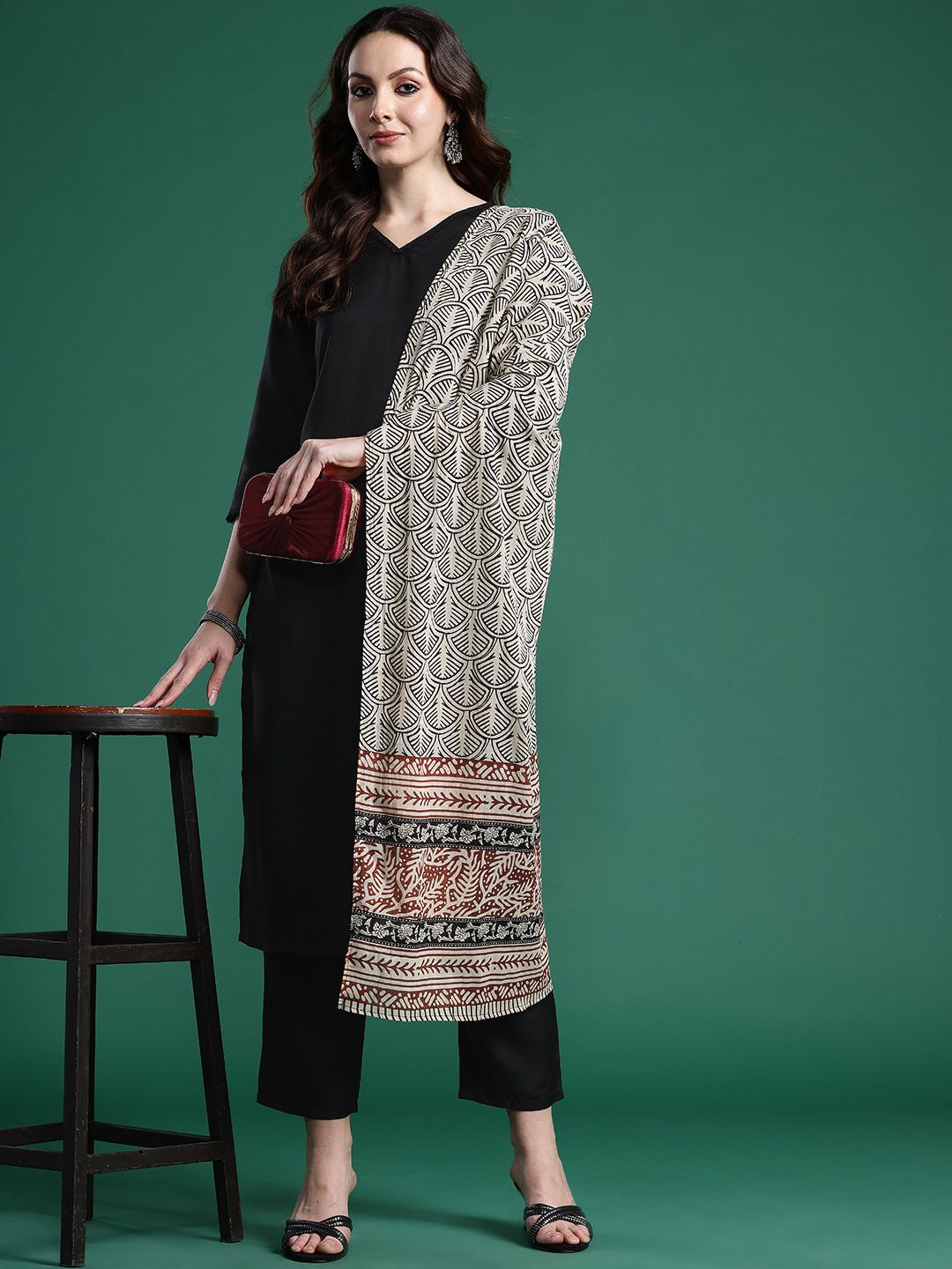 Dhiyona IE Solid Regular Kurta with Trousers & Dupatta