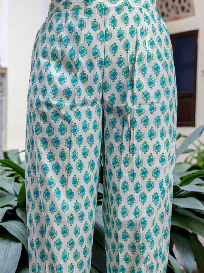 Dhiyona IE Women Floral Printed V-Neck Pure Cotton Kurta With Salwar & Dupatta