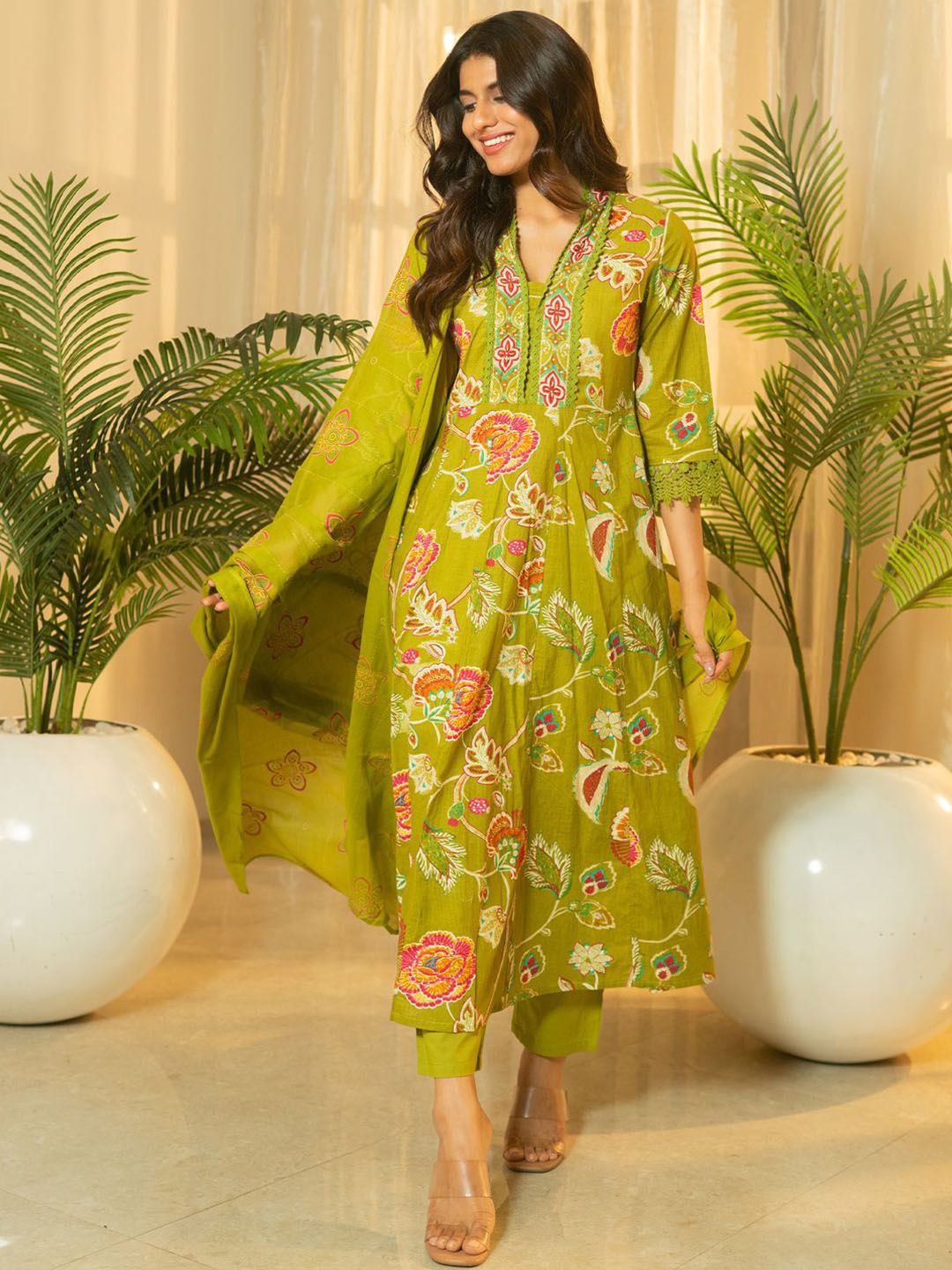 Women Floral Printed Beads &Stones Pure Cotton Kurta with Trousers & With Dupatta
