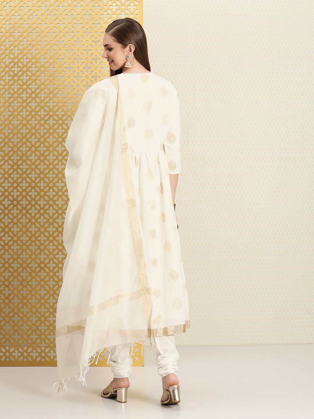 Dhiyona PD Women Women Jashn Paisley Sequinned Pure Cotton Kurta & Churidar With Dupatta
