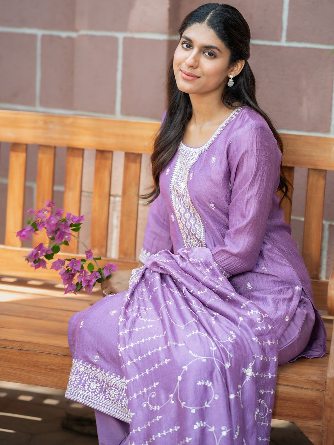 Dhiyona IE Women Floral Embroidered Regular Thread Work Kurta with Trousers & Dupatta