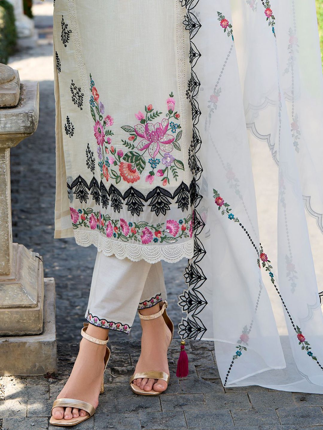 Ethnic Motifs Embroidered Pure Cotton Kurta with Trousers & Dupatta