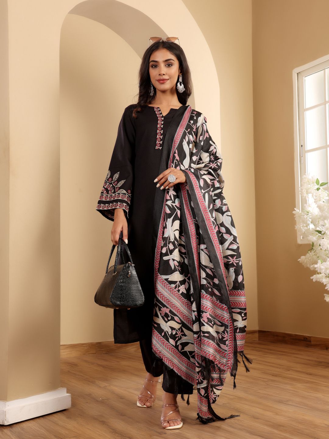 Dhiyona VA Women'sFloral Embroidered Thread Work Notch Neck Straight Kurta With Trousers & Dupatta