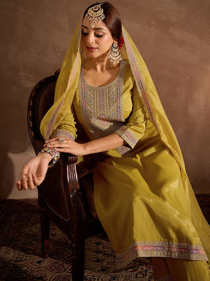 Floral Yoke Design Thread Work Straight Kurta