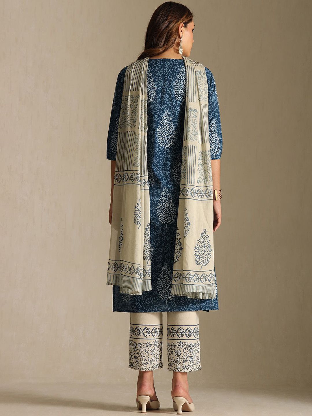 Dhiyona SO Women's Women Printed Calf Length Thread Work Straight Kurta with Trousers & With Dupatta
