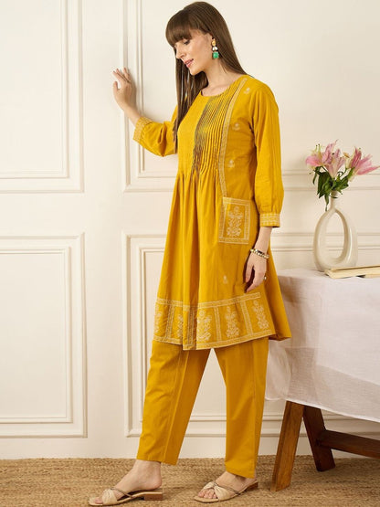 Embroidered Round Neck Thread Work Pure Cotton Kurta With Trousers