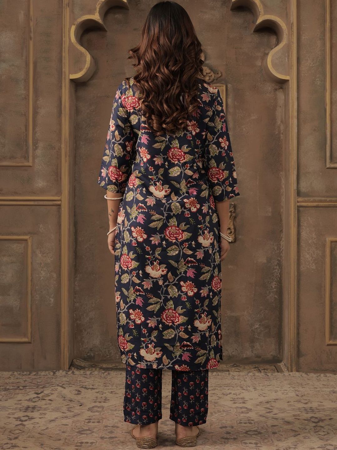 Floral Printed Round Neck Straight Kurta With Trousers & Dupatta