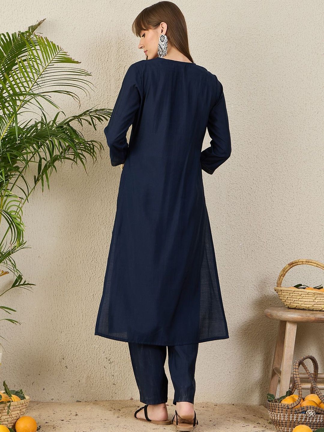 Ethnic Motifs Embroidered Straight Kurta With Trouser