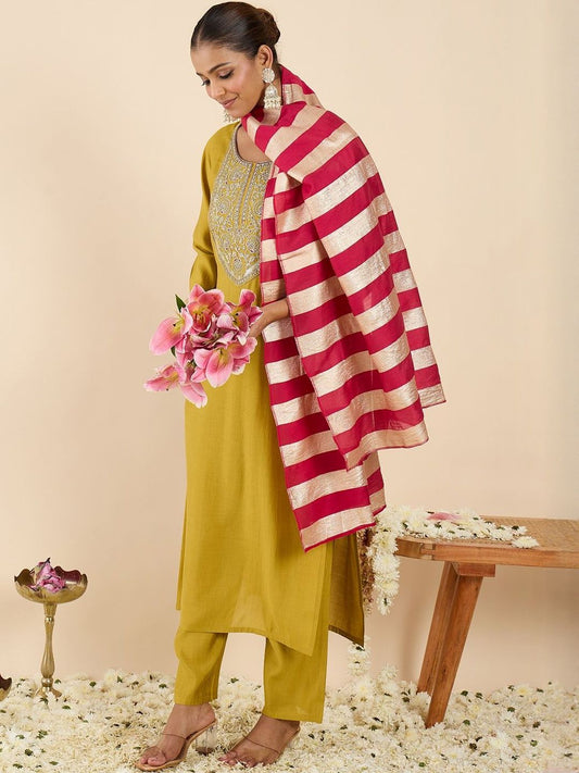 Women Ethnic Motifs Embroidered Regular Thread Work Kurta with Trousers & With Dupatta