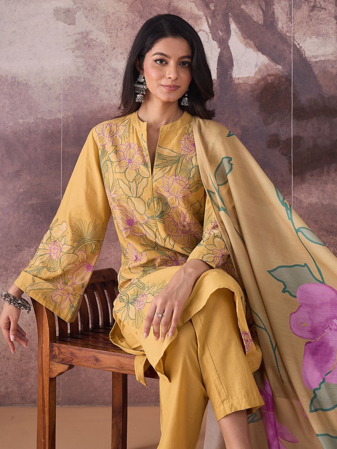 Floral Embroidered Regular Thread Work Pure Cotton Kurta With Trousers & Dupatta