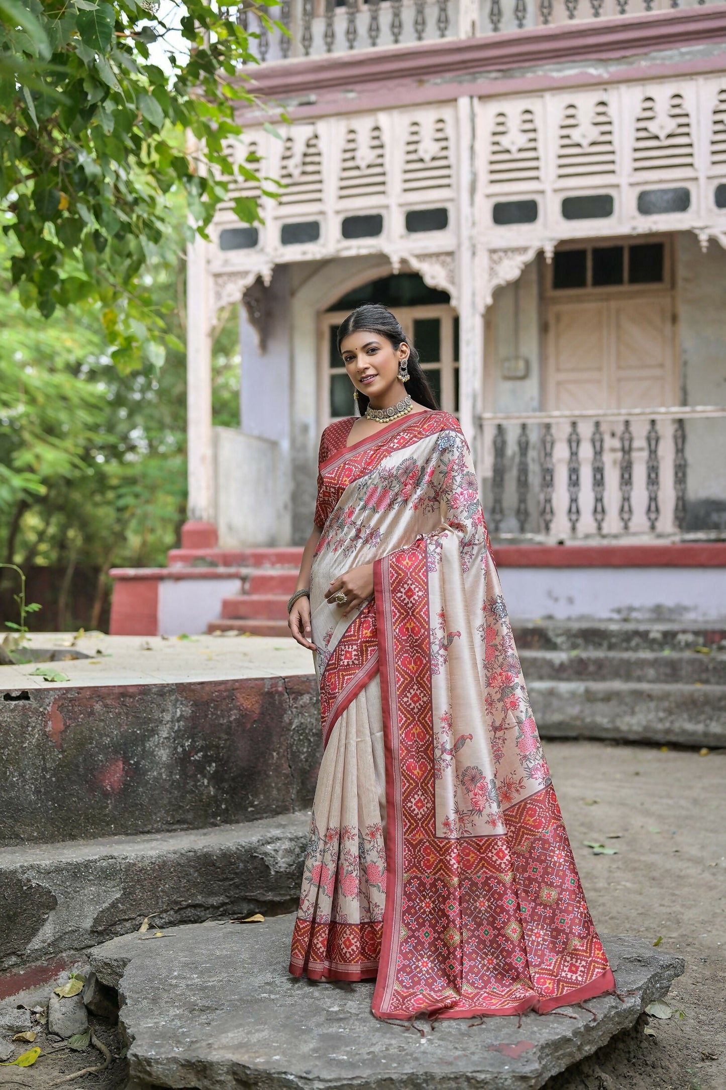 Women Yogita Patola Coffee Saree With Unstiched Blouse