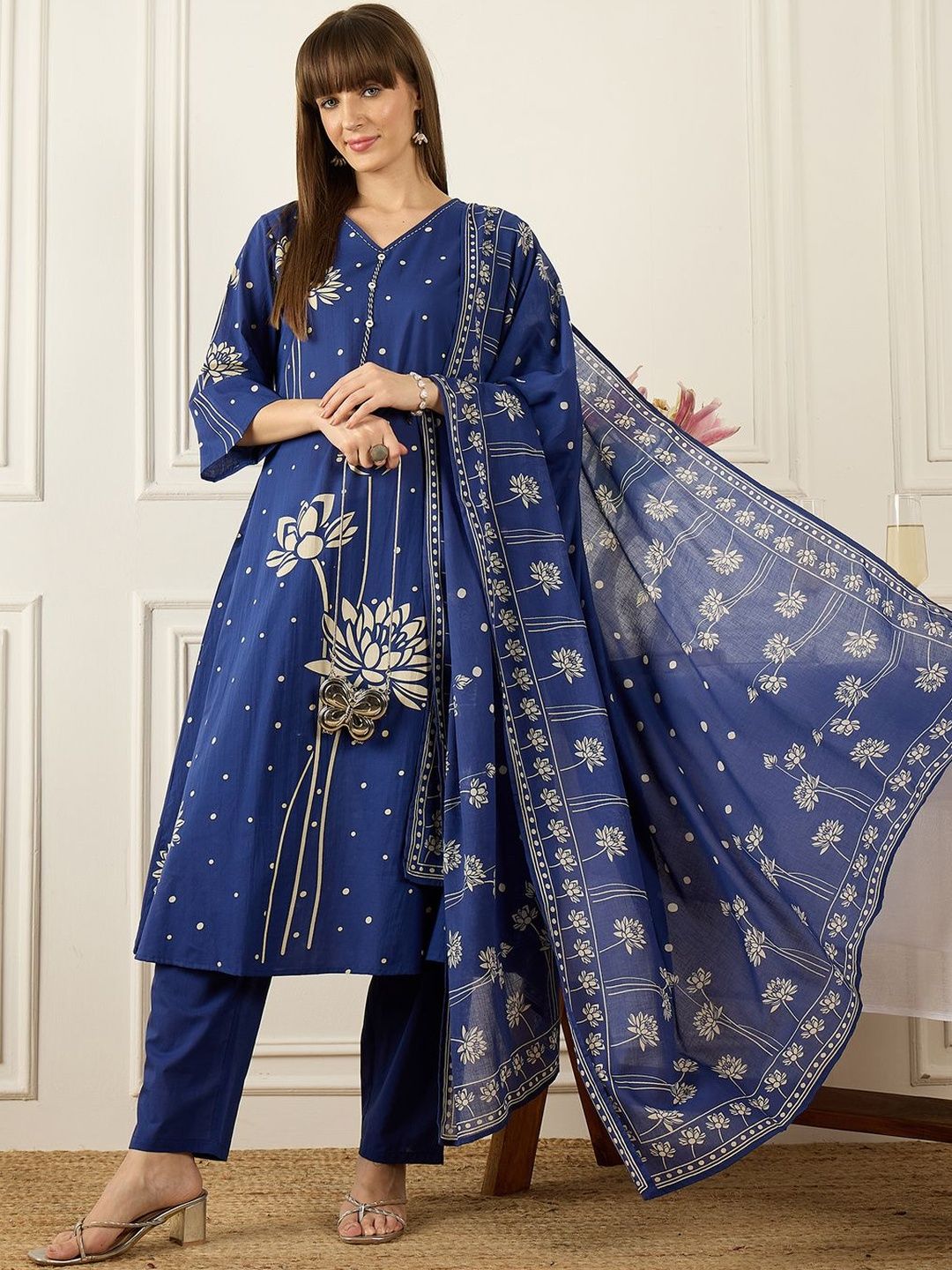 Women Floral Printed Regular Thread Work Pure Cotton Kurta with Trousers & With Dupatta