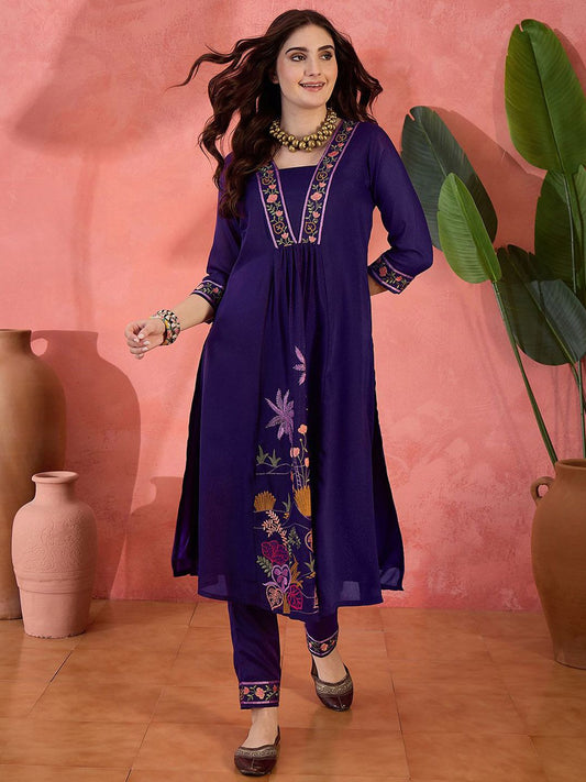 Dhiyona SN Women's Thread Embroidered Kurta With Trousers