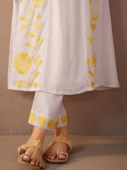 Women Floral Embroidered Regular Thread Work Pure Cotton Kurta with Trousers & With Dupatta