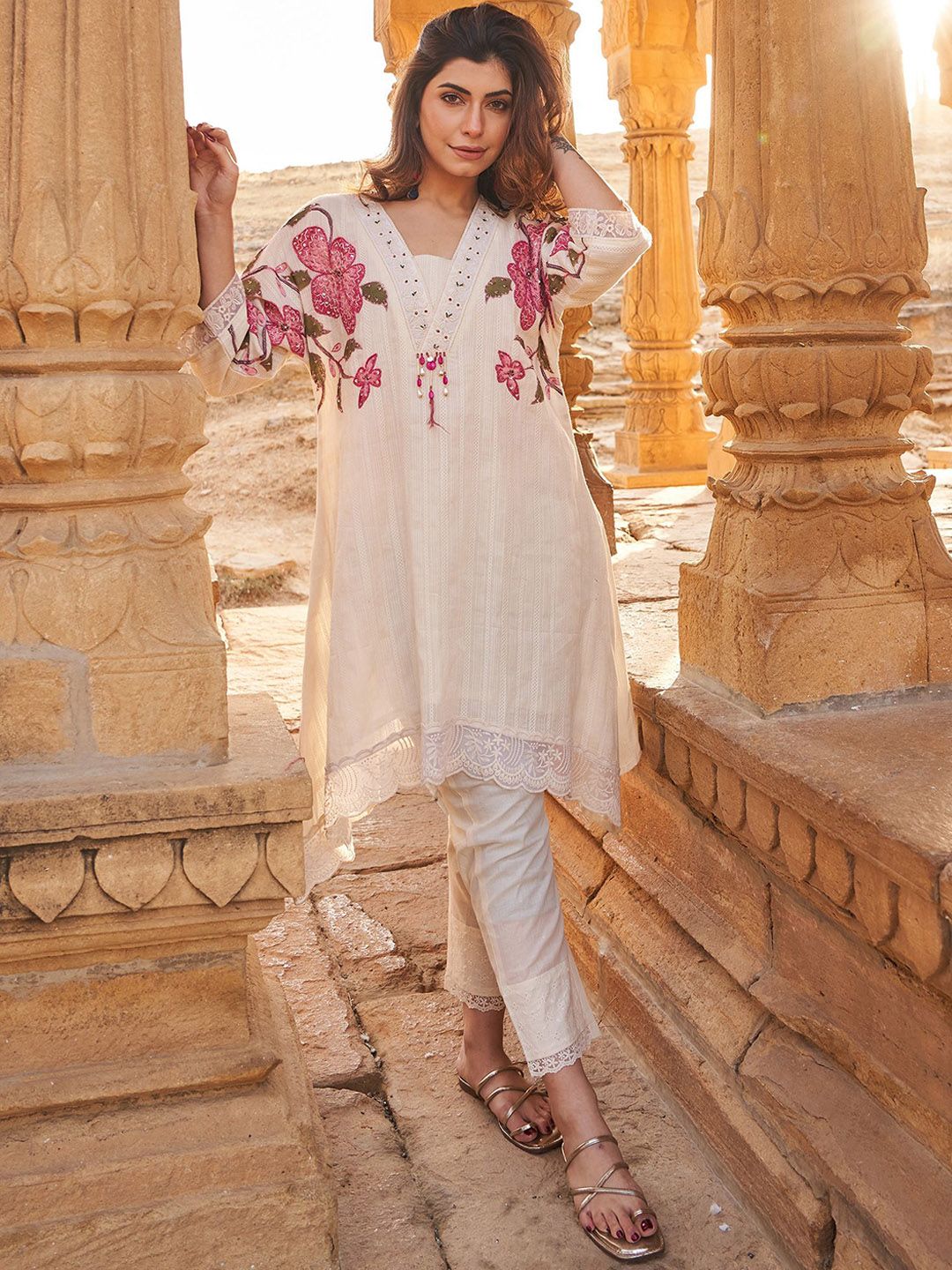 Dhiyona IE Floral Embroidered Beads And Stones V-Neck A-Line Pure Cotton Kurta With Trousers