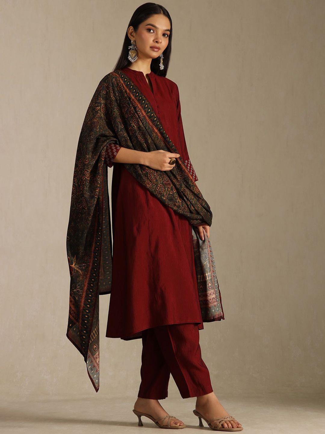 Dhiyona SO Women's V-Neck A-Line Kurta With Trousers & Dupatta