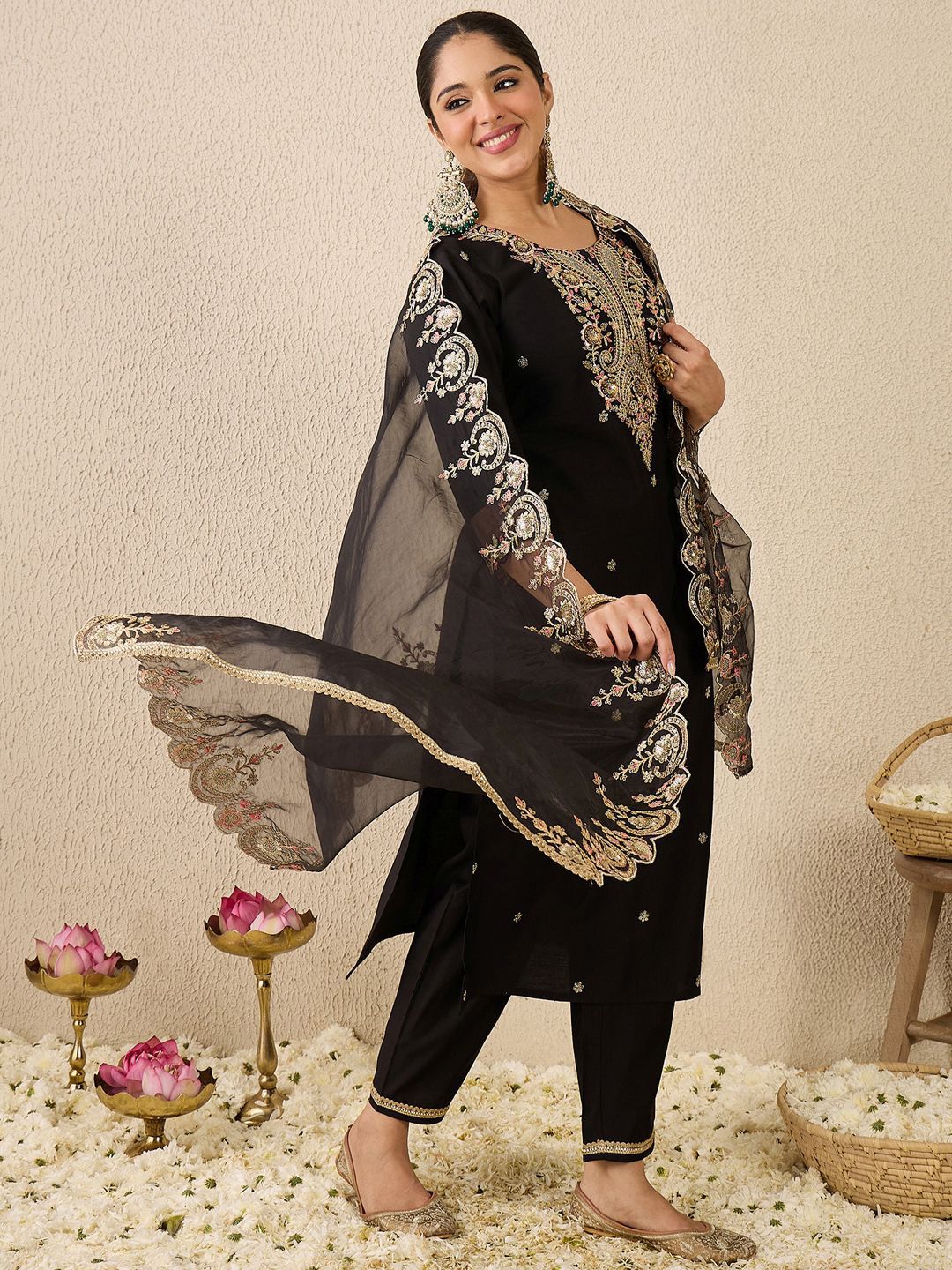 Ethnic Motifs Embroidered Thread Work Liva Straight Kurta With Trousers & Dupatta