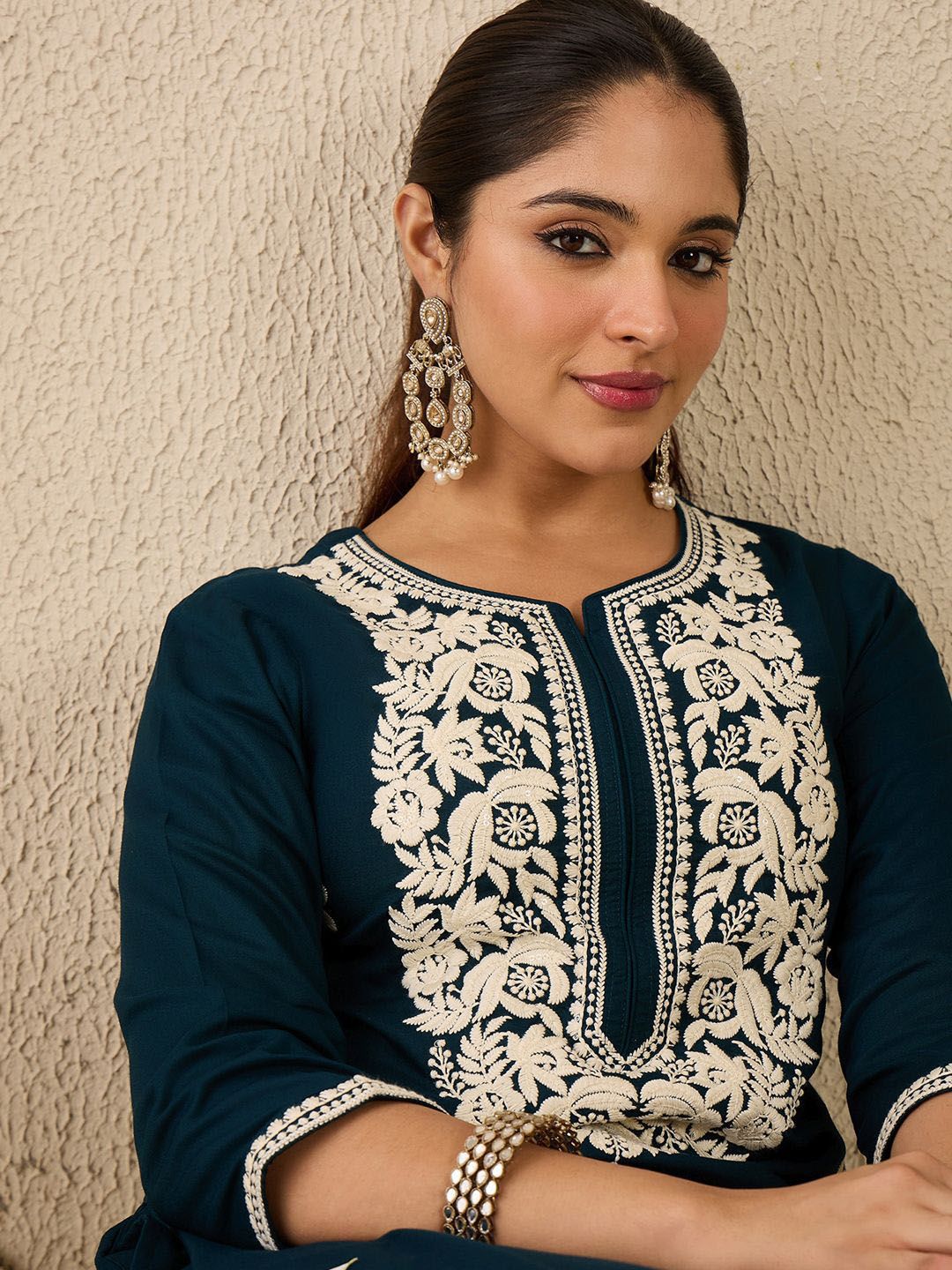 Dhiyona IE Women's Women Floral Embroidered Regular Thread Work Kurta with Trousers